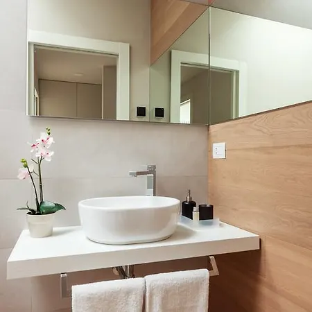 レジデンス サントルソラ アパート