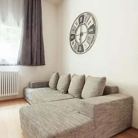 レジデンス サントルソラ アパート