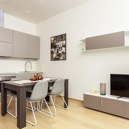 レジデンス サントルソラ アパート